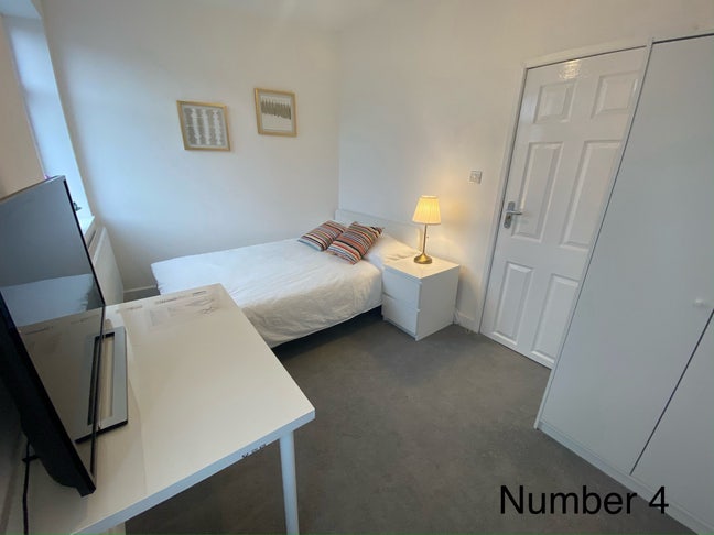 Ensuite Room - 7 min to Northfields Tube (Ealing) Main Photo