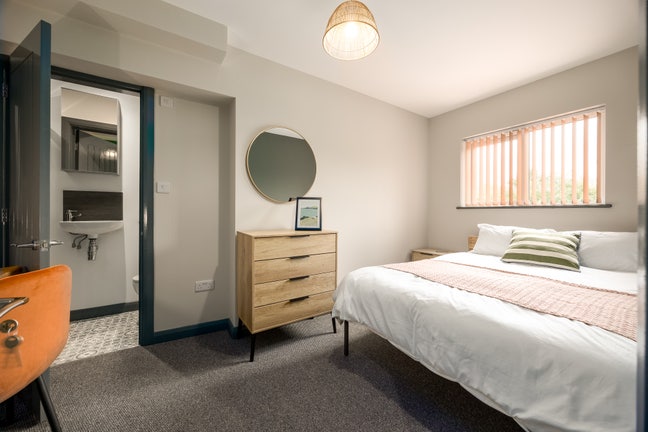 Large ensuite rooms on Westminster Way 😍 Main Photo