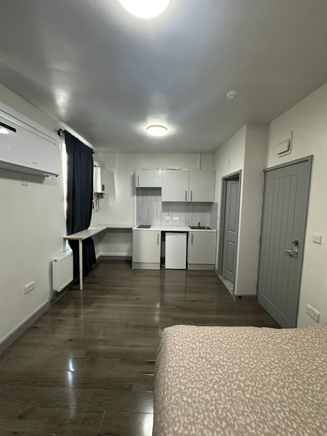 Massive Studios with Bills £1350 Main Photo