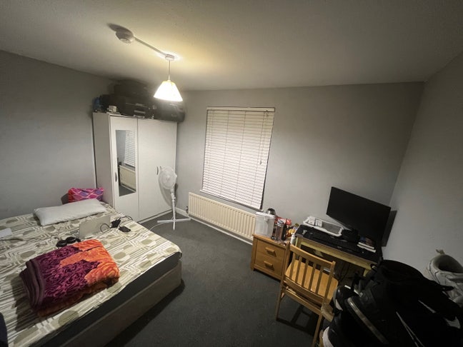 Large Double room near Brunel University Main Photo