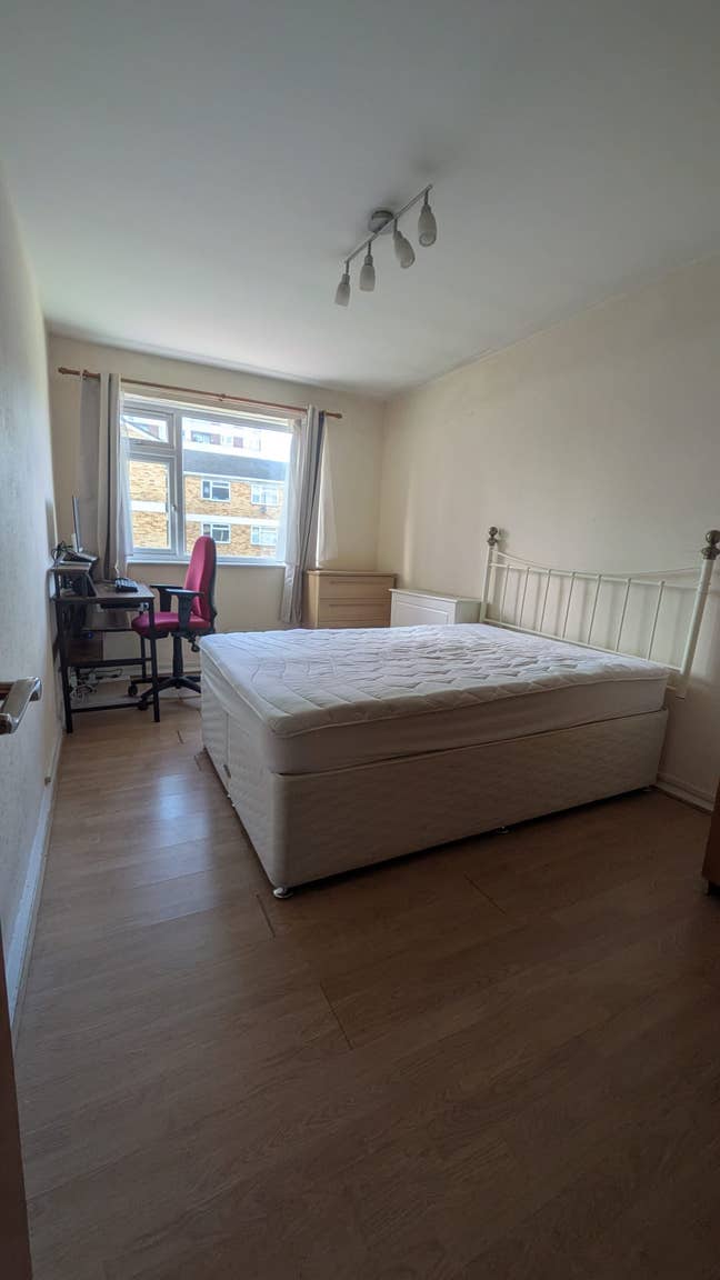  Looking for a Flatmate — South Wimbledon Main Photo