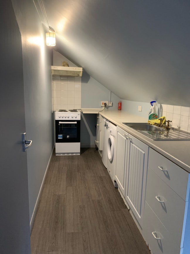 LONDON - double bedroom 30 mins to London by Tube Main Photo