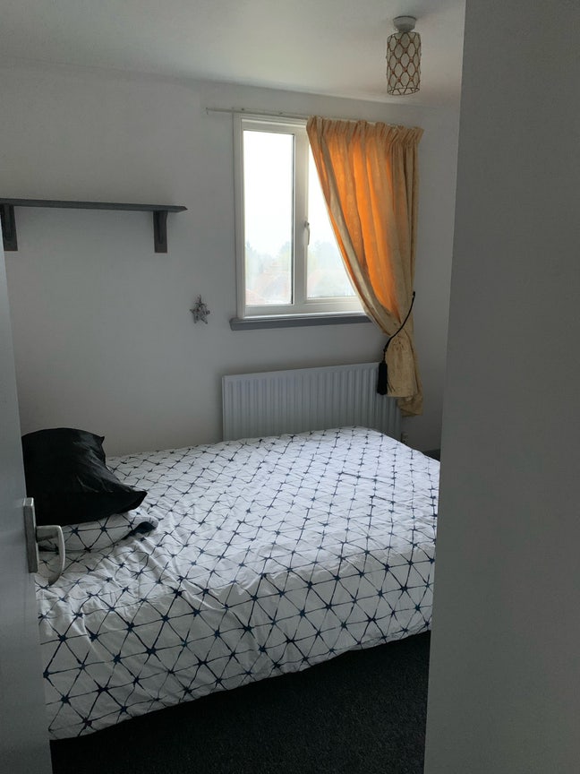 LONDON - double bedroom 30 mins to London by Tube Main Photo
