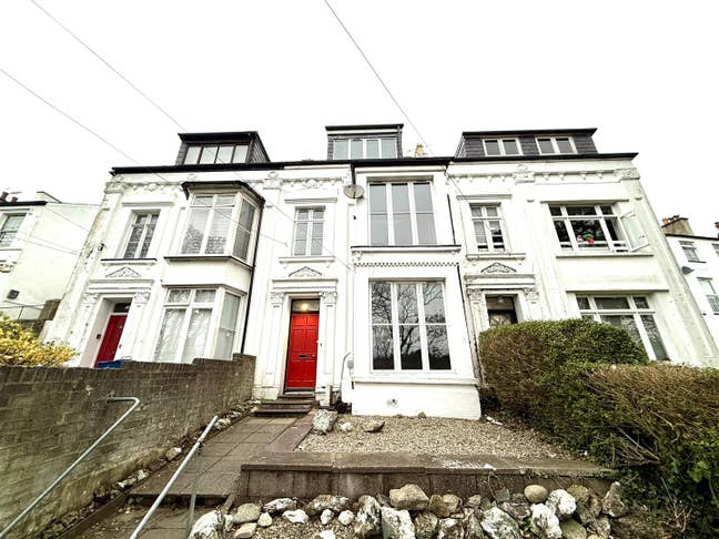 Professional Rooms with bills included Main Photo