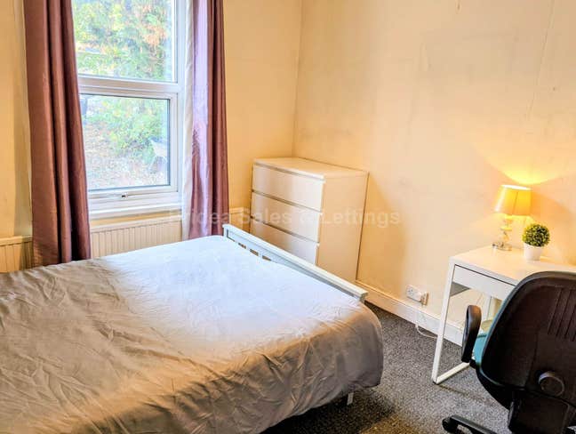 2 double rooms available NOW Yarborough Road LN1 Main Photo