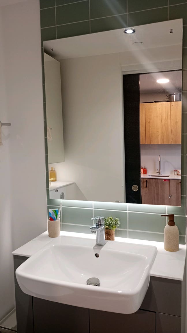 Luxury Modern Studio –Prime Guildford Location Main Photo