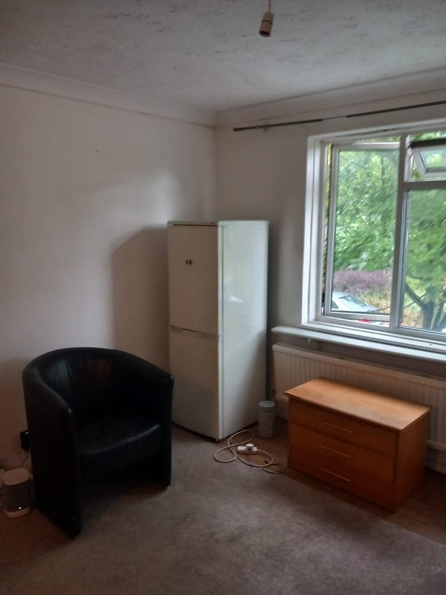 Furnished Double Room to let Central Milton Keynes Main Photo