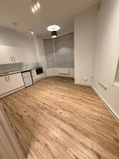 Modern Studio Flat- Great Southsea location Main Photo