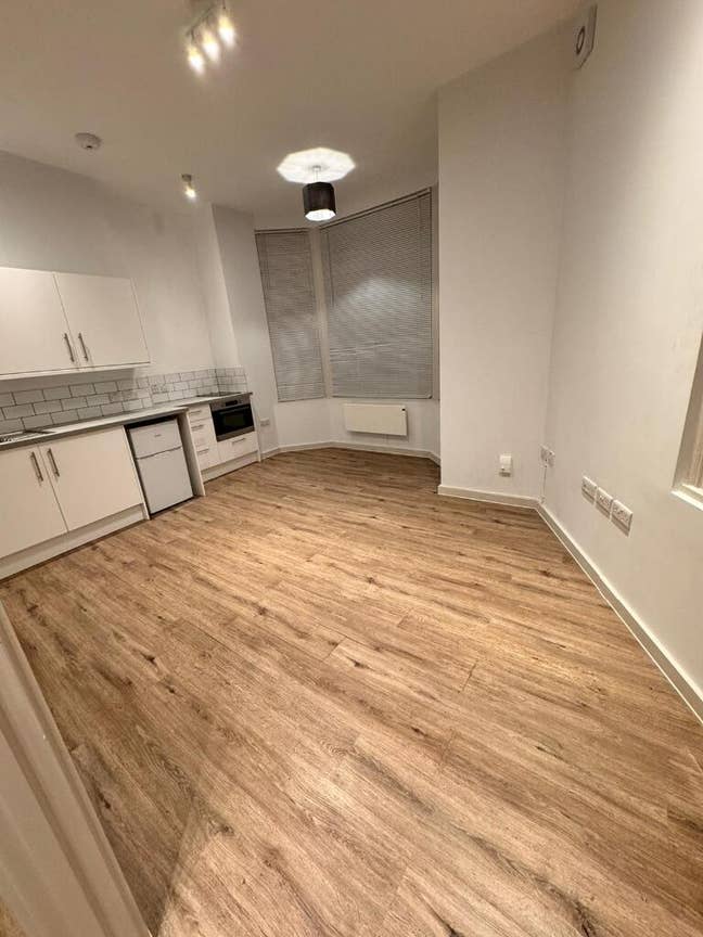 Modern Studio Flat- Great Southsea location Main Photo