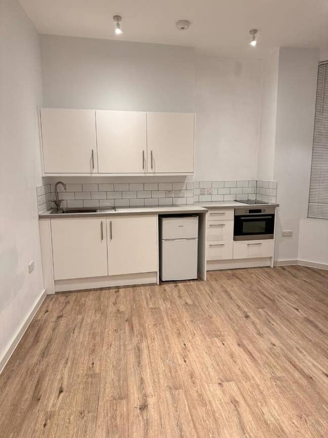 Modern Studio Flat- Great Southsea location Main Photo