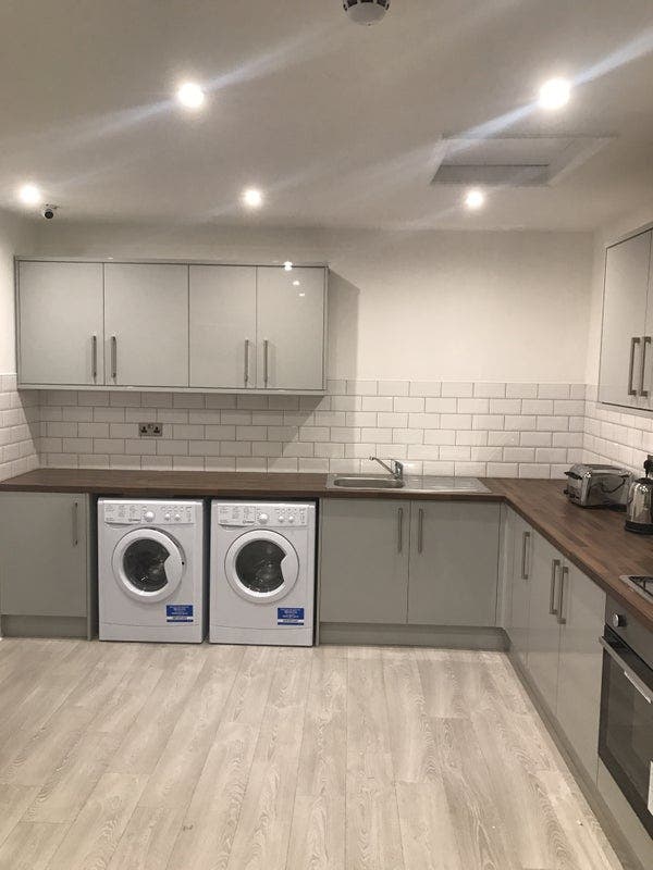 En-Suite Double Room Available Union St, DN1 Main Photo