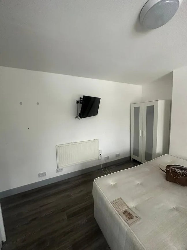  Studio  Flat  in  Harrow HA3 Main Photo