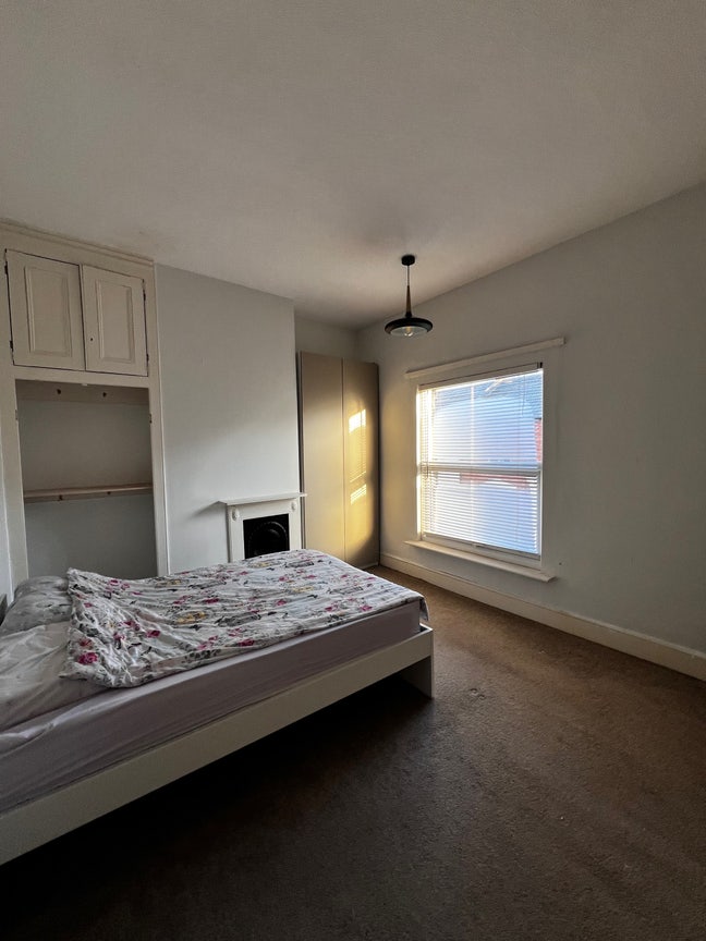 ✨Rooms Near NGH & Town Centre – Bills Included ✨ Main Photo