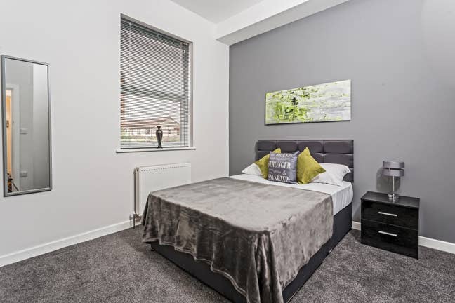 Room with En-suite Greasbrough Road Parkgate  Main Photo