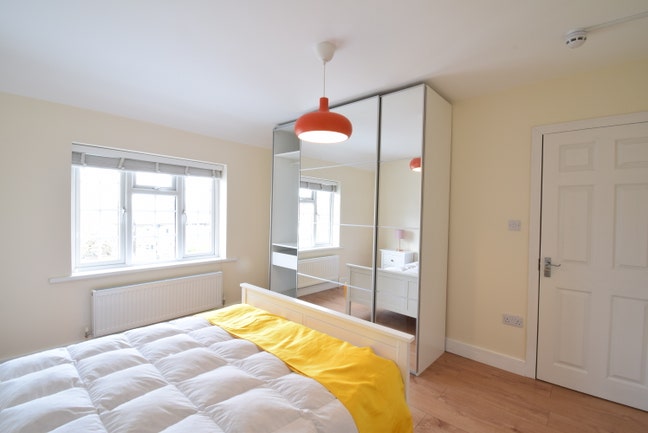 Spacious Double Room in Great Location! Main Photo