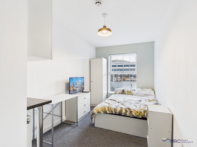 En-Suite Room Available with Bills Included Main Photo