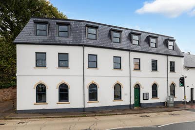 Spacious Double room at William Tarrant House  Main Photo