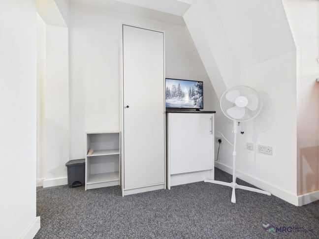 En-Suite Room Available with Bills Included Main Photo