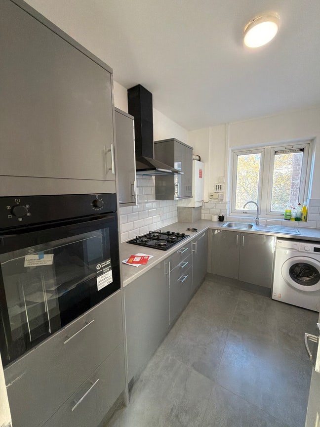 Newly Refurbished 2 Bed Flat, Lawless House, E14 Main Photo
