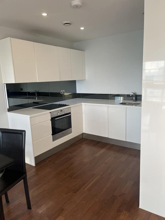 Double Bedroom in Stunning Waterfront flat Main Photo