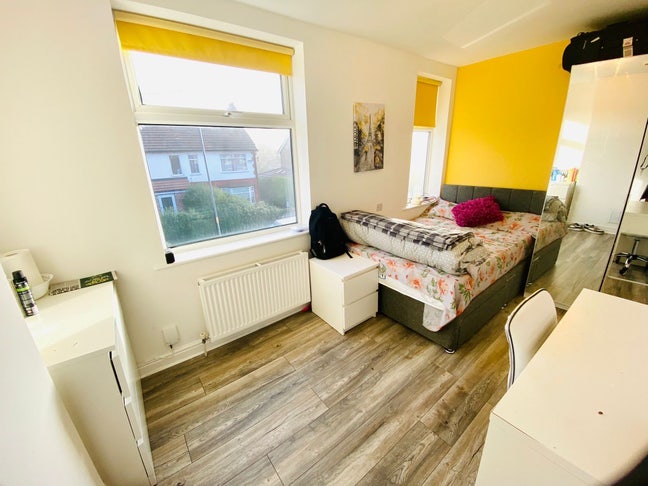 Modern 5 Bed Fallowfield House Main Photo