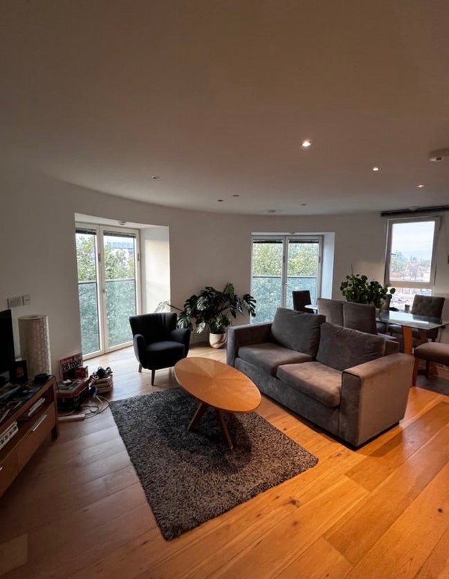 2 bed, 2 bath in Clapham Common Main Photo