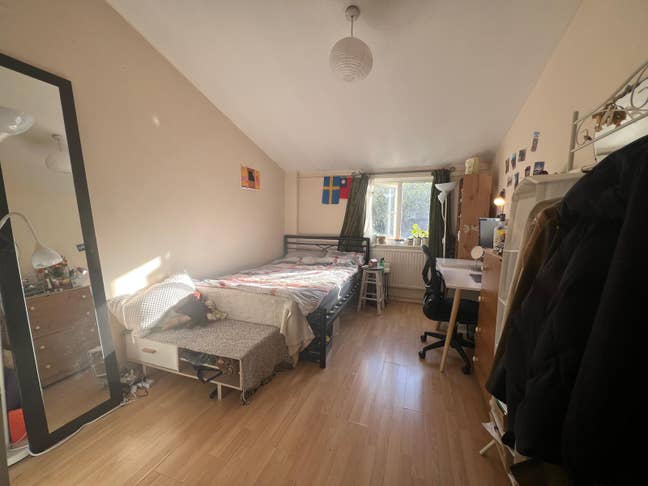 Sublet a double-bed room in Finsbury Park  Main Photo