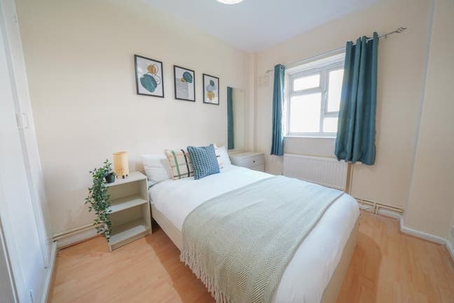Bright Double in 3 Bed Flat in Dalston  Main Photo