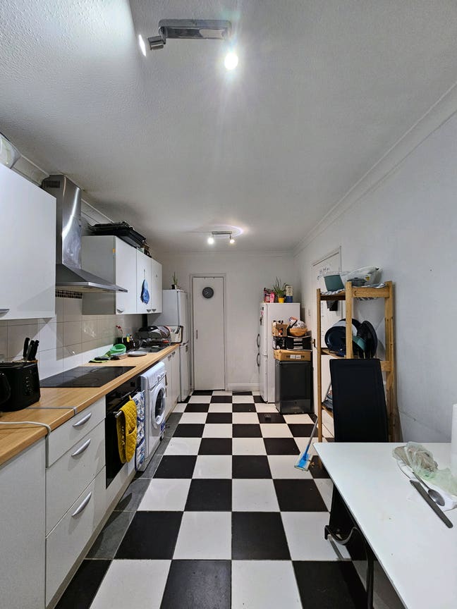 Spacious and sunny double room in Clapham Junction Main Photo