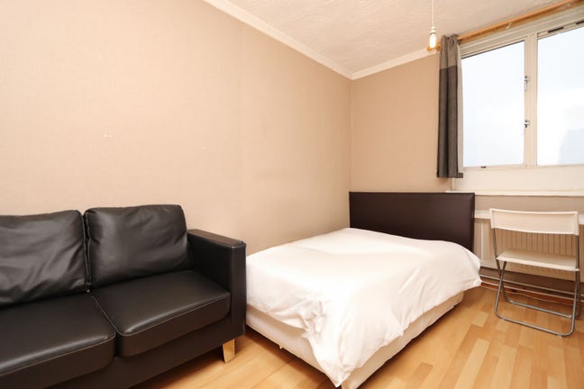 Whitechapel Room Available Now!!! Main Photo