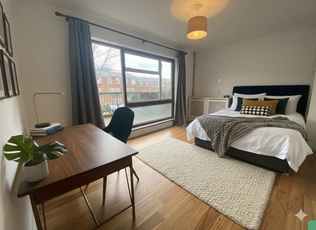 Balcony Room - 5min to St - Lovely Area & Friendly Main Photo