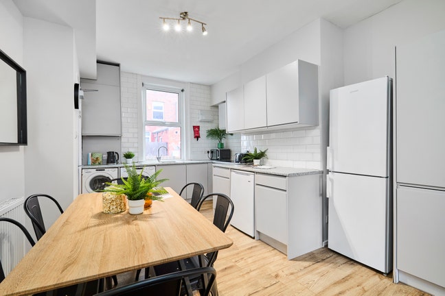 Stunning Hyde Park Massive Rooms  Main Photo