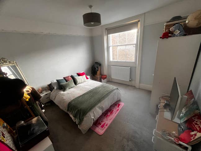 🌟 Spacious Room with Private Bathroom in West Ken Main Photo