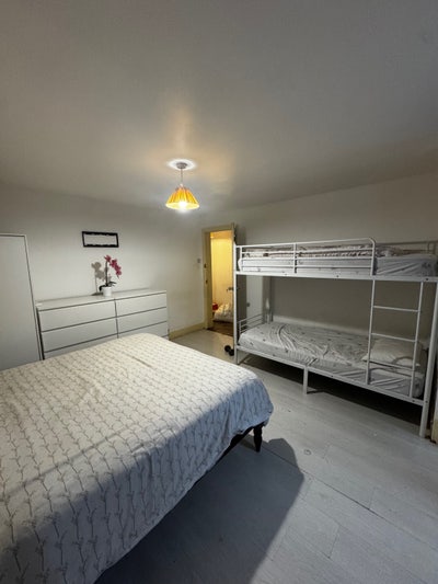 Well-kept 2-bedroom basement flat  Main Photo