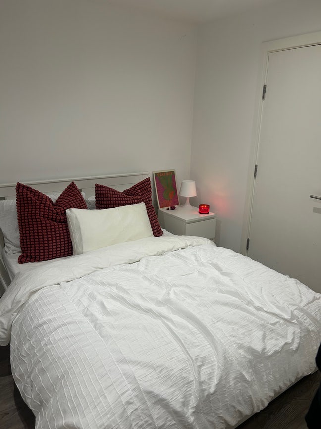 Double En-suite Room Rent- £850 including Bills Main Photo
