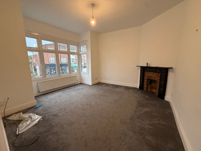 3 Bed Flat 5 Mins to South Ealing  Main Photo
