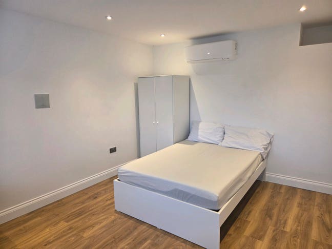 Brand new studio flat  Main Photo