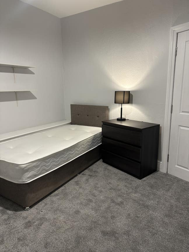 Single room-Fully Furnished-bills inc - Denby Dale Main Photo