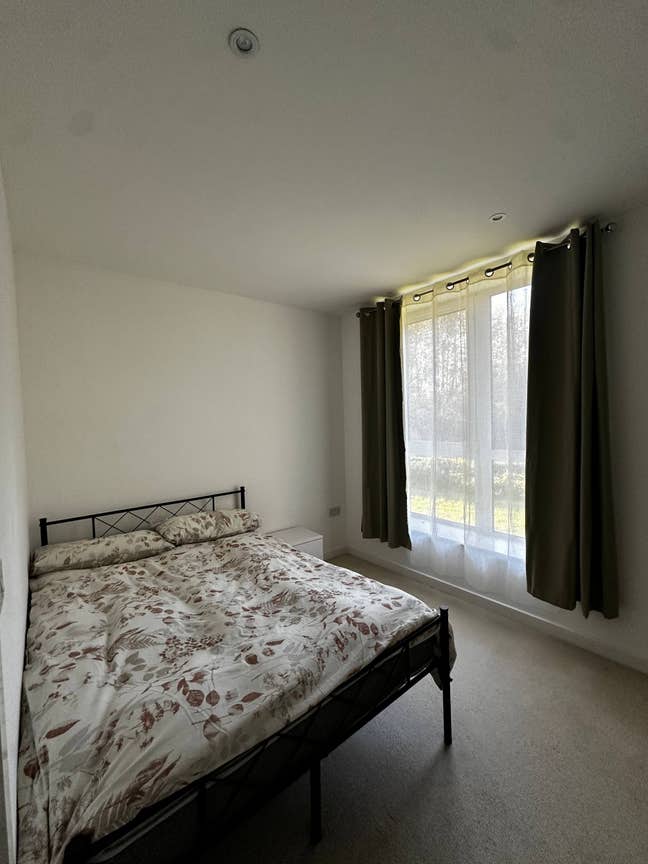 Bright Double Room with Private Bathroom  Main Photo