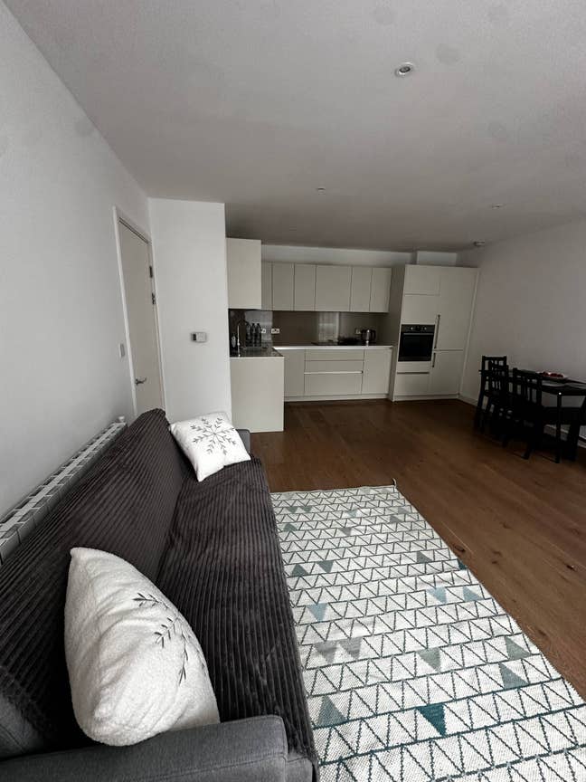 Bright Double Room with Private Bathroom  Main Photo