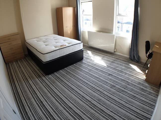Large double room just off Cowley Road Main Photo