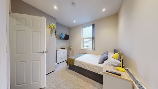 1 Double En Suite Room Available In L9! Main Photo