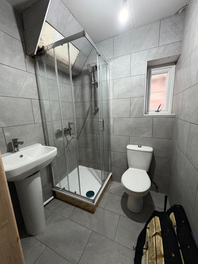 All Bills Included, Comfy Room Main Photo