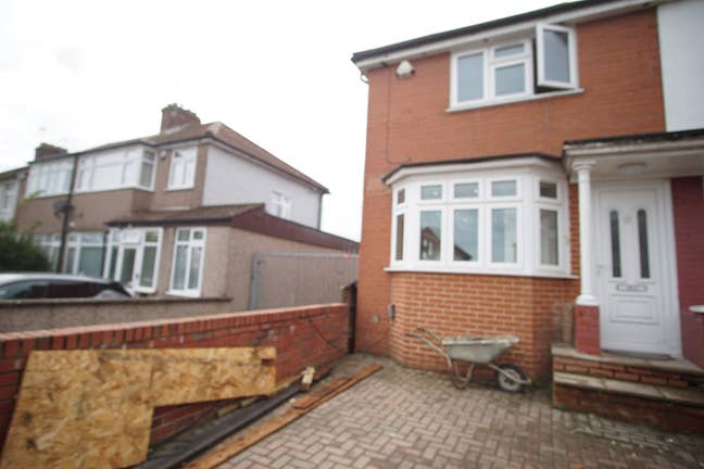 3 house available to rent in Edgware HA8 Main Photo