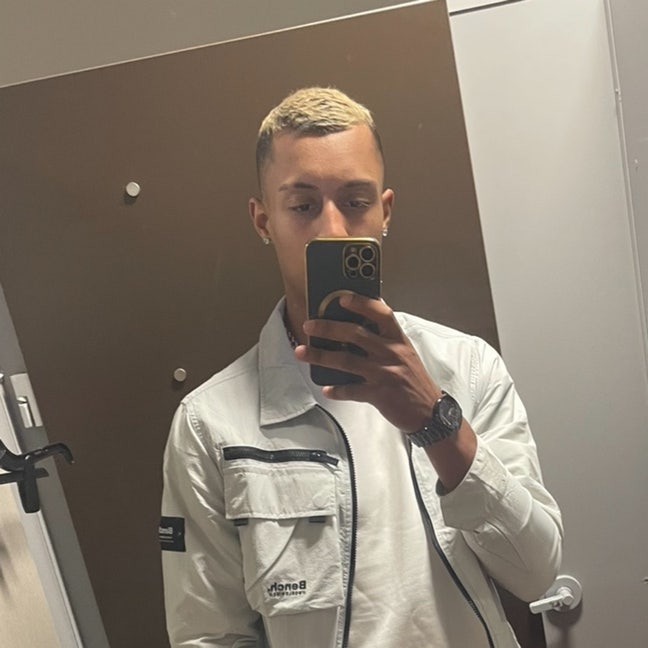 21 male working full time looking for a room  Main Photo