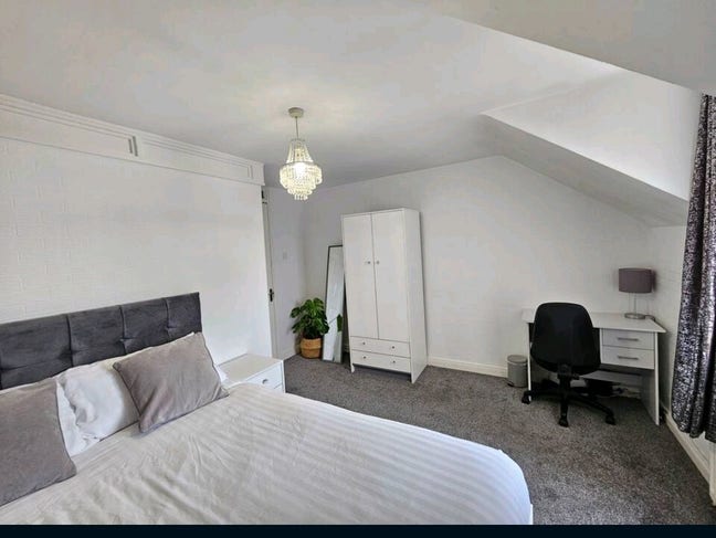 Double Bedroom in Lovely Townhouse in City Centre Main Photo