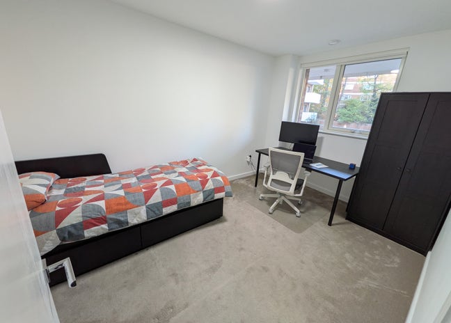 Room (private bathroom) - Acton Town Main Photo