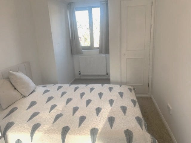 Modern En-Suite Double Room – All Bills Included Main Photo