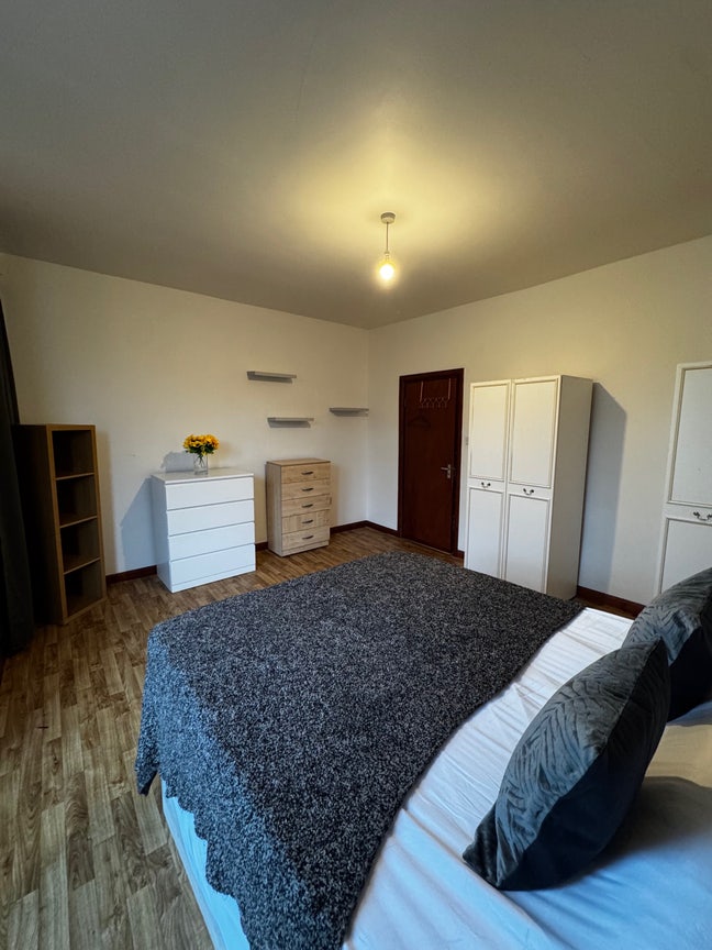 Spacious Double Rooms in E15 – Modern Kitchen Main Photo