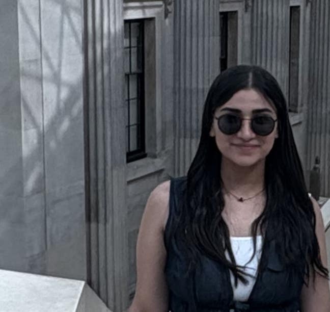 Professional Female seeks a single or double room Main Photo